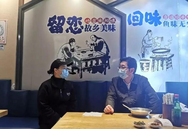 餐厅,赞!14省市领导带头到餐厅吃饭,为餐饮业加油打气!