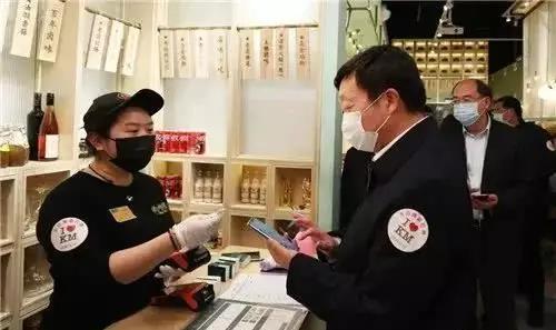 餐厅,赞!14省市领导带头到餐厅吃饭,为餐饮业加油打气!