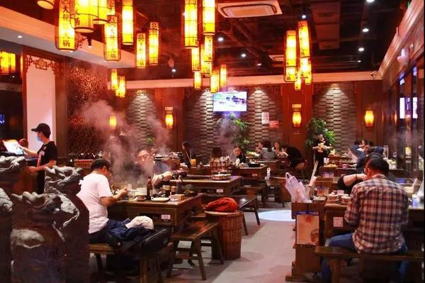 餐厅,赞!14省市领导带头到餐厅吃饭,为餐饮业加油打气!